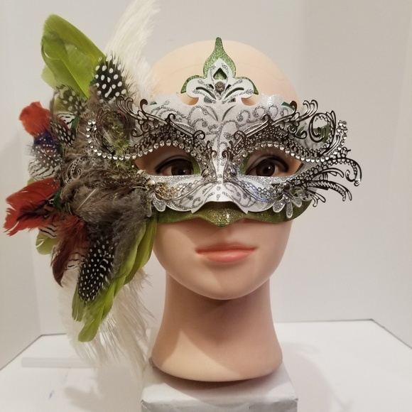 918 Mardi Gras mask - Picture 2 of 2